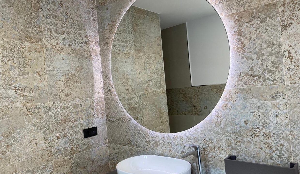 e0051ea9-634d-41d1-98b5-1a5106935a07