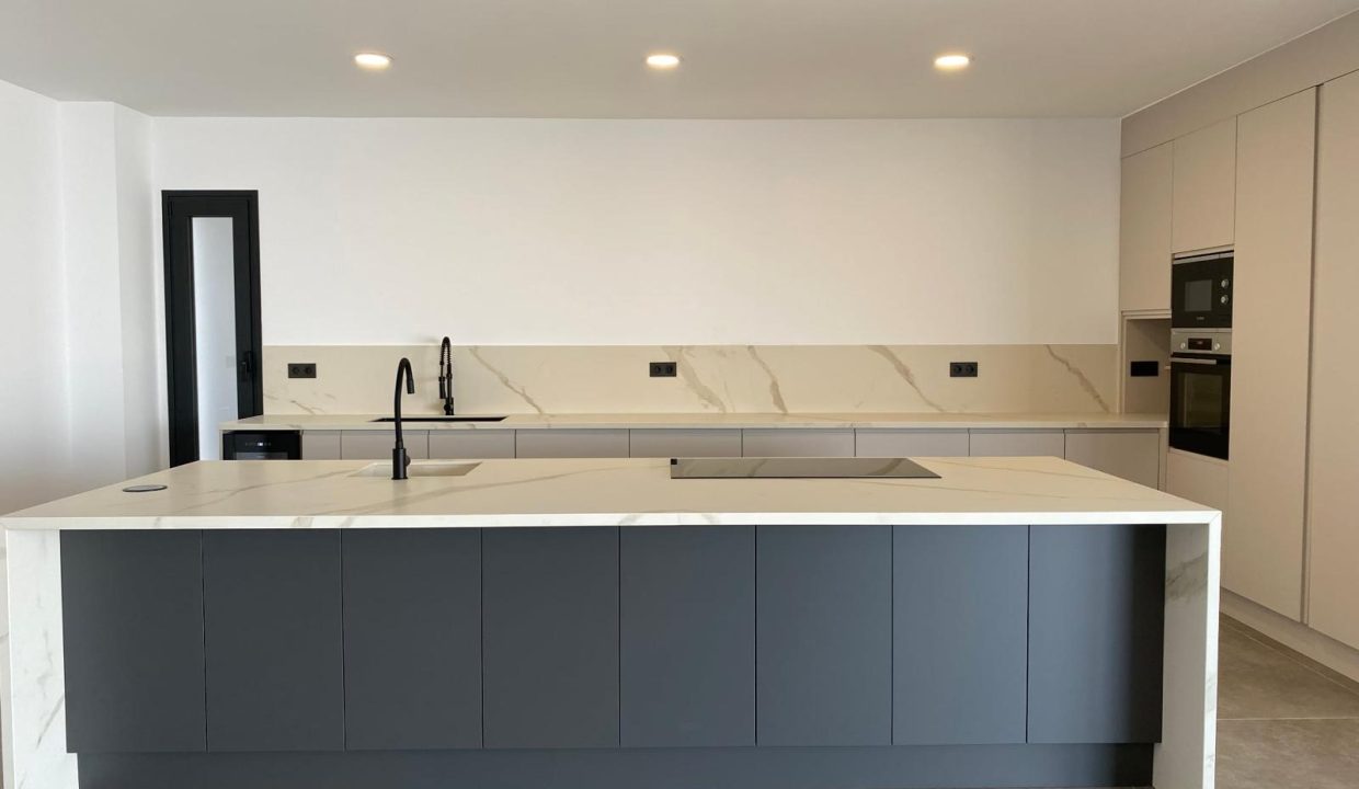 e53b1526-6493-43d3-9f41-782b9f5a2864